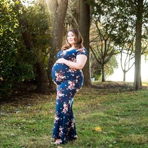 🎉 Host Pick! 🎉 Pinkblush Maternity gown